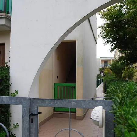 アパート Relaxing Duplex With Pool Balcony ビビオーネ