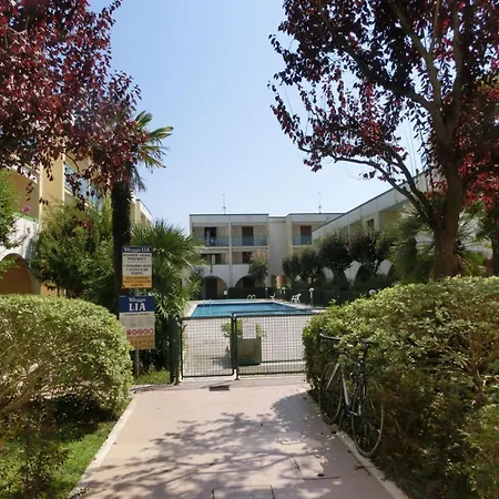 Relaxing Duplex With Pool Balcony Бибионе